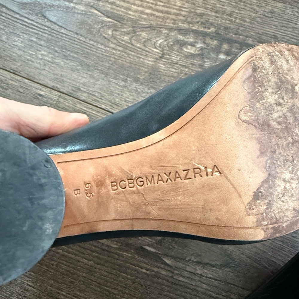 BCBG MaxAzria Antonia Black Leather Pointed-Toe Mule with Wood Block Heel
6.5 - Picture 8 of 11